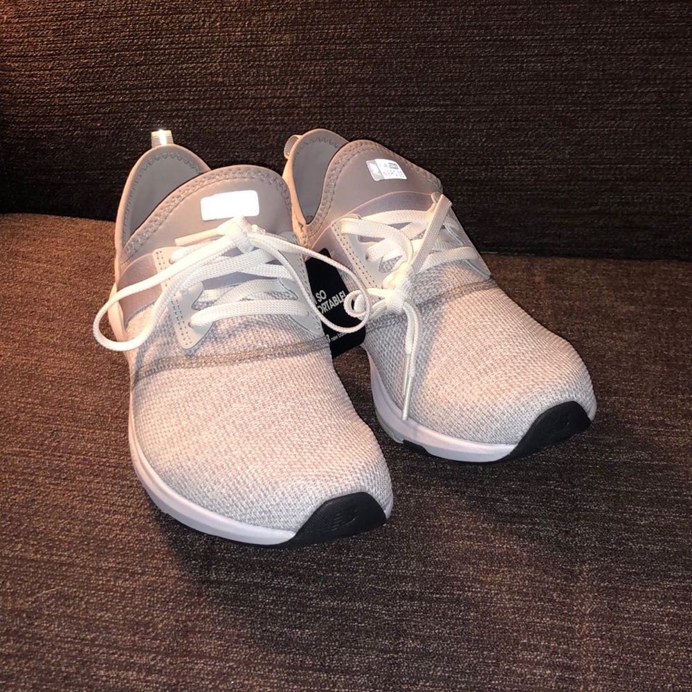 Size 8 1/2 new balance shoes women’s